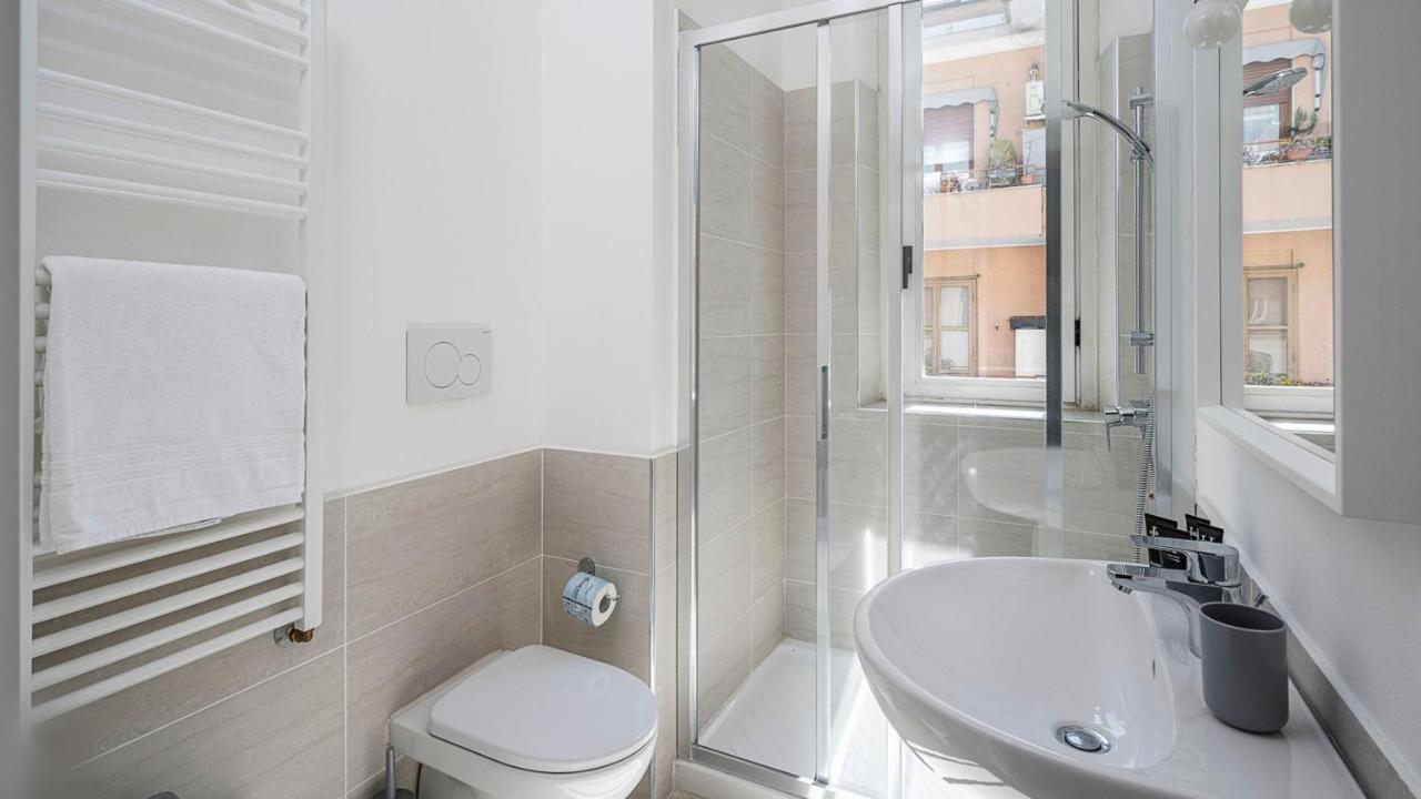 Ferienwohnung "Gold Fashion" - Residenza Duomo Citylife Mailand Exterior foto